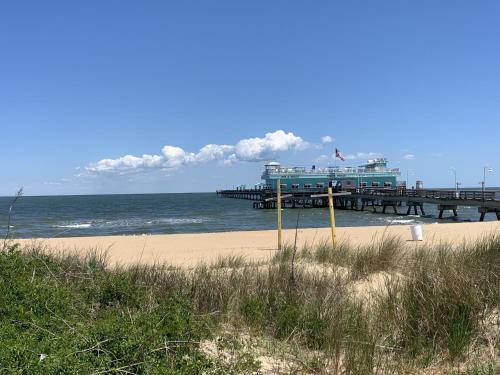 Beachfront Cottage Best Location in Ocean View cottage — 4-Star Luxury Hotel in Norfolk, United States
