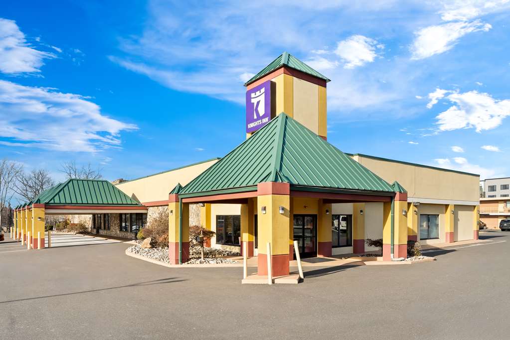 Knights Inn Montgomeryville — hotel in North Wales