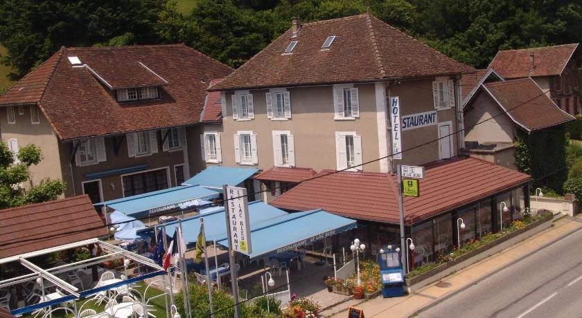 Logis Hostellerie du Lac Bleu — hotel in Charavines