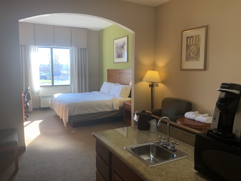Holiday Inn Express & Suites Howell by IHG - photo 18