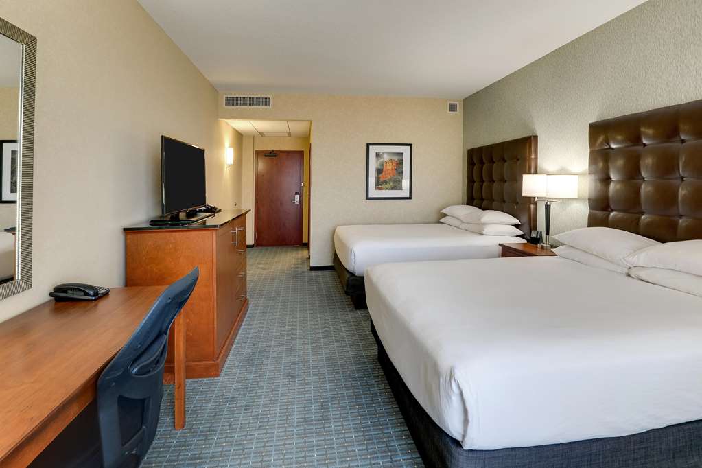 Drury Inn & Suites Phoenix Chandler Fashion Center - photo 36