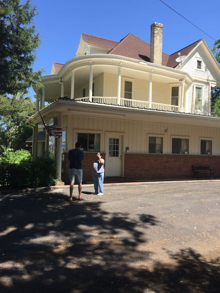 The Oak Motel - photo 27