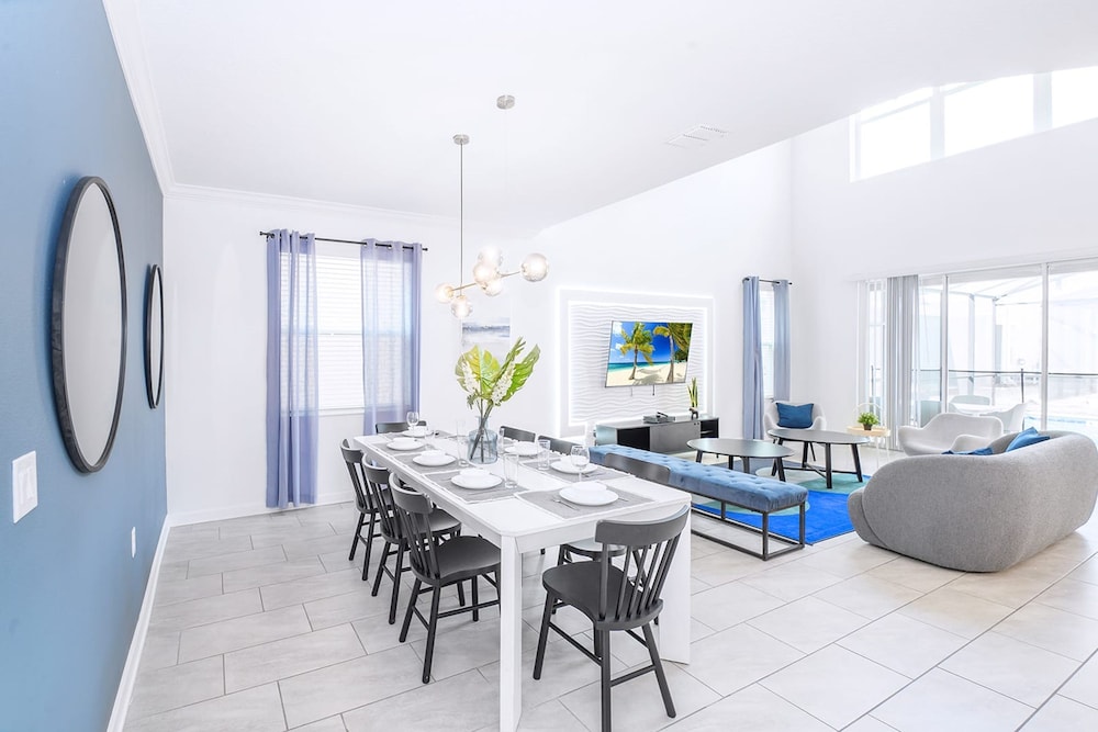 Bright & Airy 5BR Resort Home with Pool - photo 14