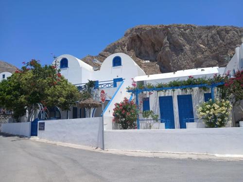 Flora Studios Perissa Santorini — Unknown City — photo 3