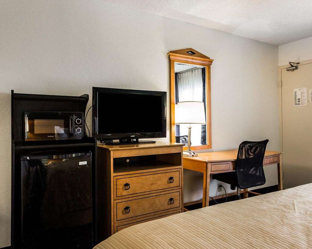 Quality Inn Coliseum - photo 8