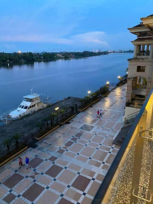 Studio 4 pax Riverine Diamond 2 — 4-Star Luxury Hotel in Kuching, Malaysia