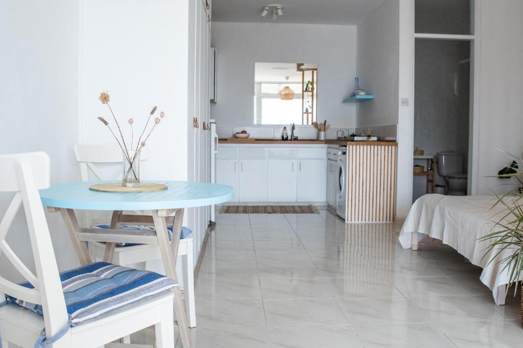 Pissouri bay sea view studio — 4-Star Luxury Hotel in Pissouri, Cyprus