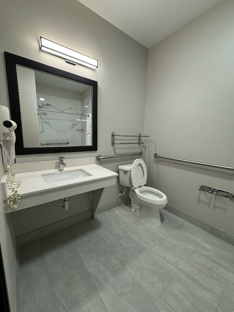 Red Roof Inn & Suites Lake Charles - photo 22