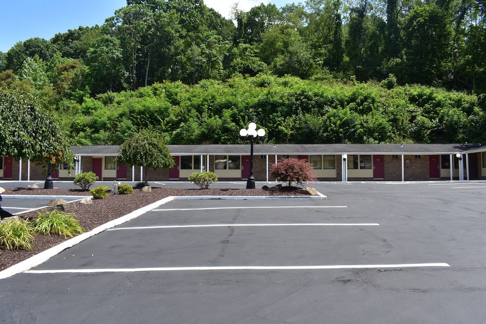 South Hills Motel - photo 46