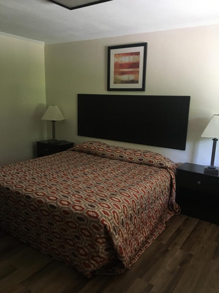 Woodlawn Hills Motel - photo 11