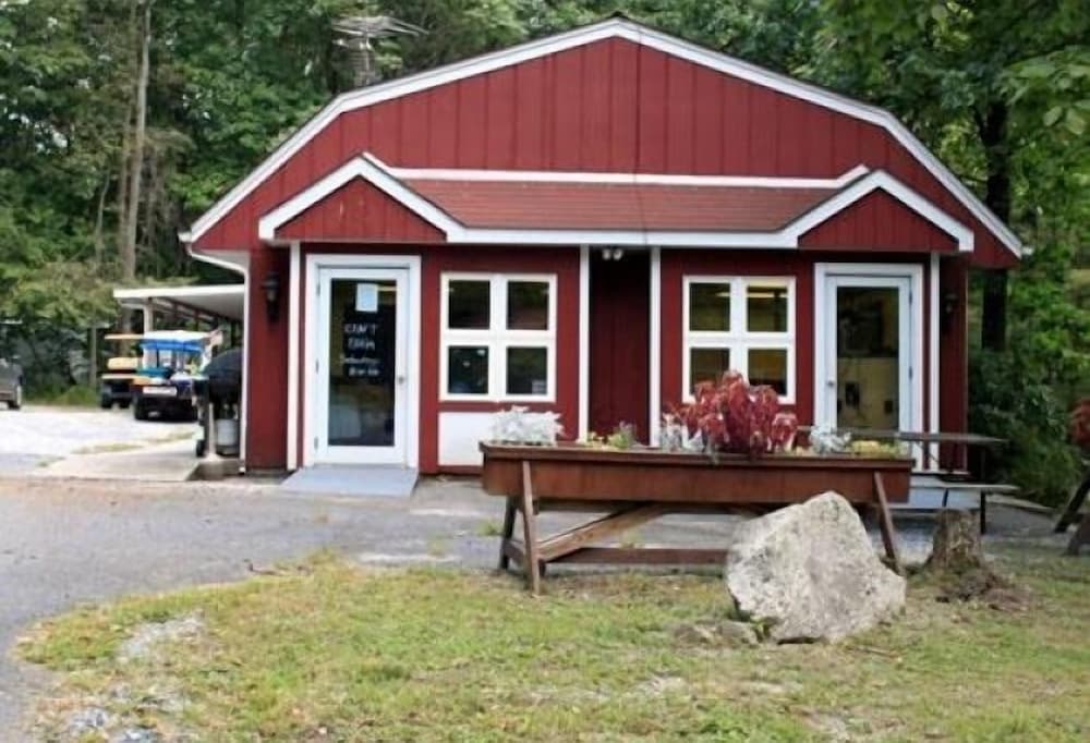 PA Dutch Country RV Resort Caravan Park - photo 8