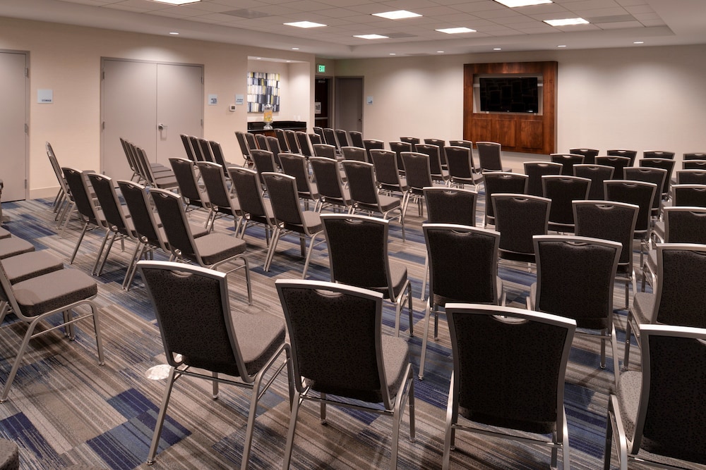Holiday Inn Express & Suites Loma Linda San Bernardino S by IHG - photo 42