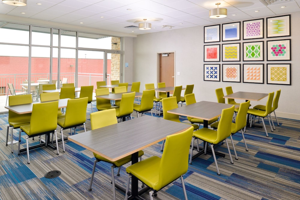 Holiday Inn Express & Suites Madison by IHG - photo 47
