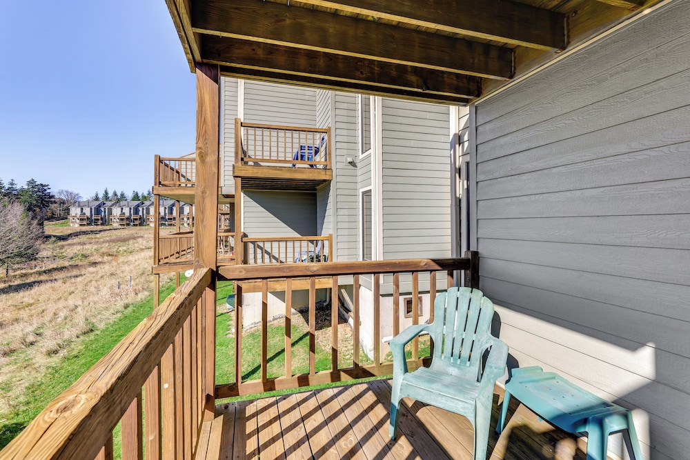 Located in Snowshoe Resort: Townhome w Deck - photo 18