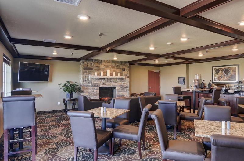Cobblestone Inn & Suites Eaton - photo 45