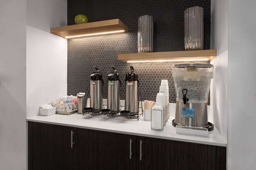 La Quinta Inn & Suites by Wyndham Meridian - photo 33