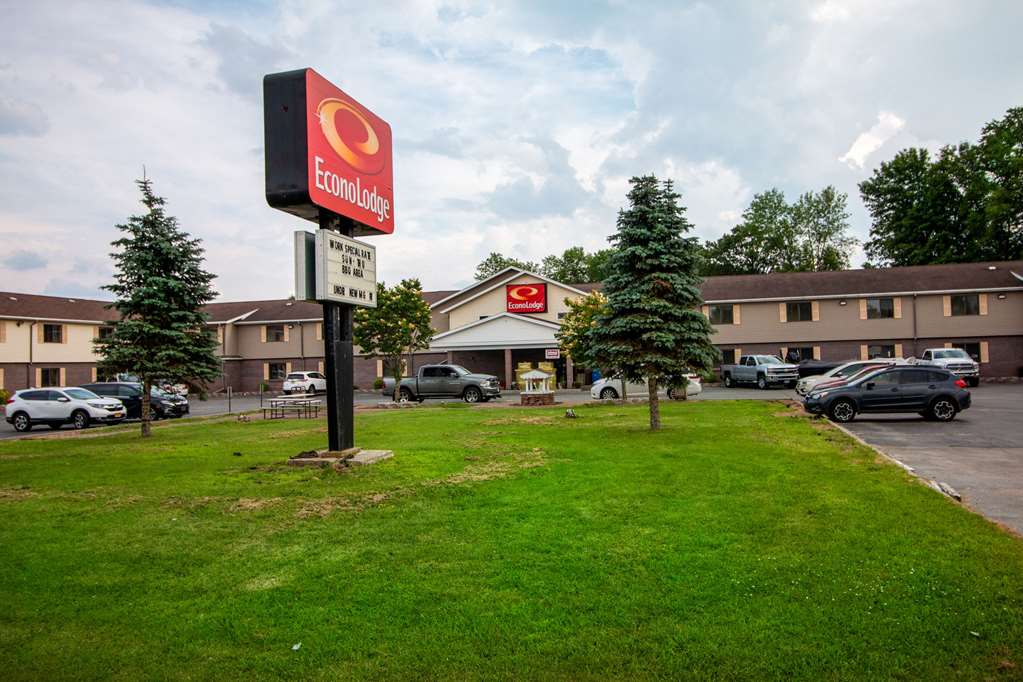 Econo Lodge Massena Hwy 37 - photo 2