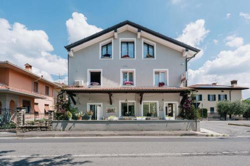 Franciacorta Rooms 1 in Corte Franca, Italy