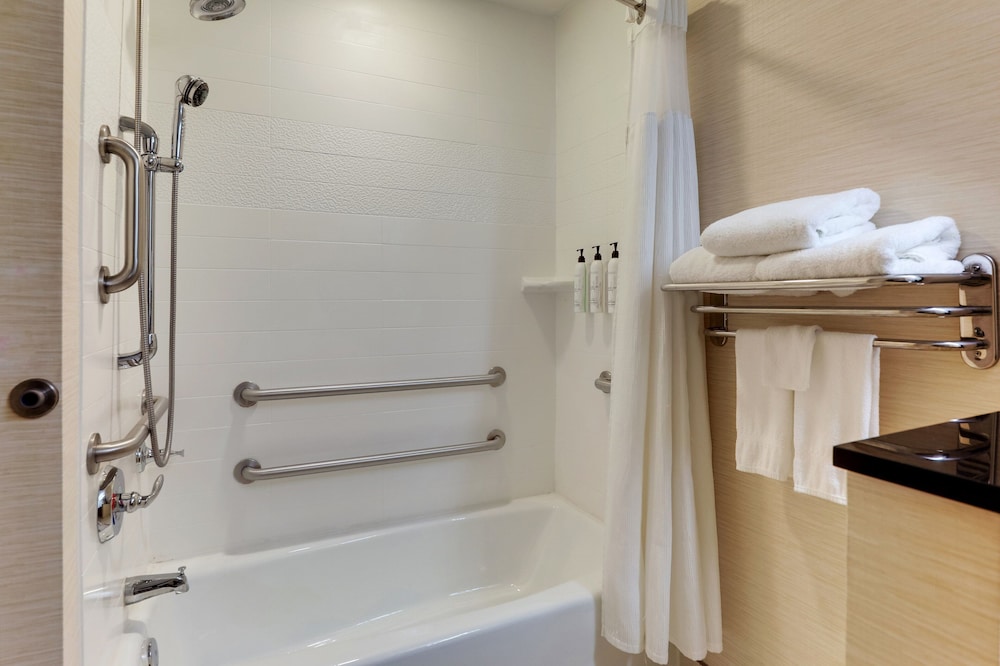 Fairfield Inn & Suites Hutchinson - photo 21