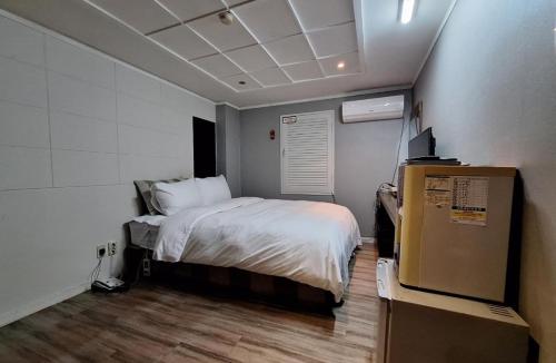 Greenpark Motel in Osan, South Korea