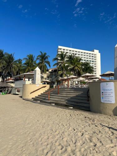 Villa Para 5P 4A 1M Dentro Del Hotel A Un Lado Del Krystal Ixtapa Con Playa Wifi in Ixtapa, Mexico