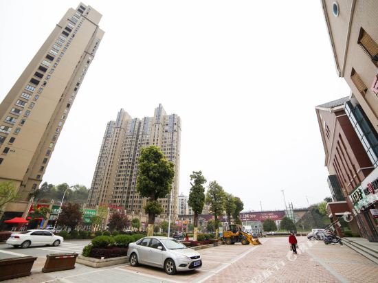 Dongchen Holiday Hotel - last minute hotel in Yichang