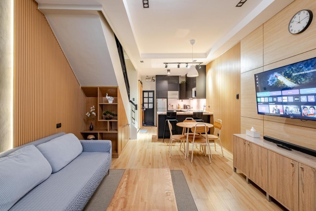 Muji Townhouse Suite In Central Makati Billiards Ktv — 4-Star Luxury Hotel in Manila, Philippines