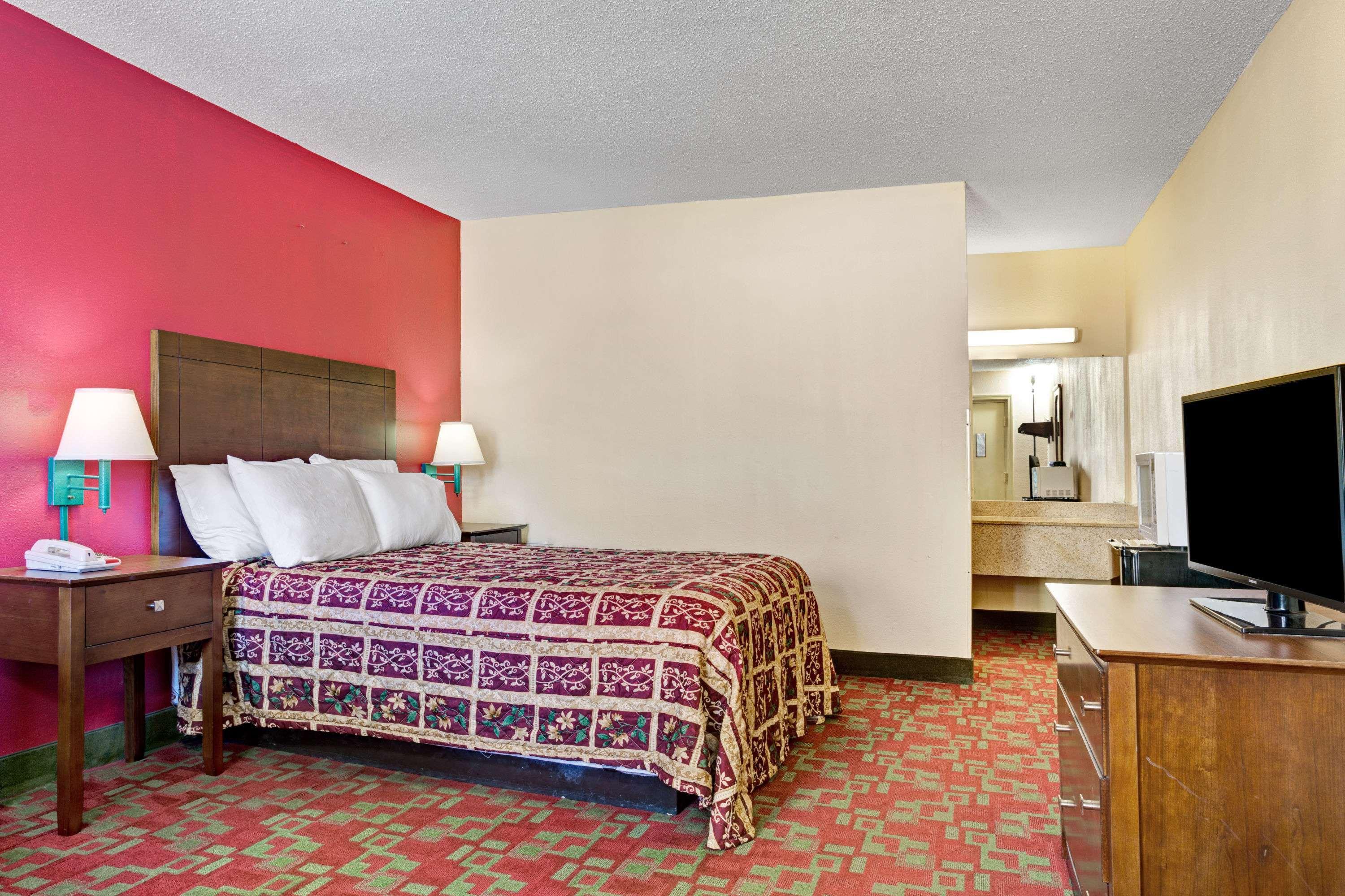 Days Inn by Wyndham Elizabeth City - photo 13