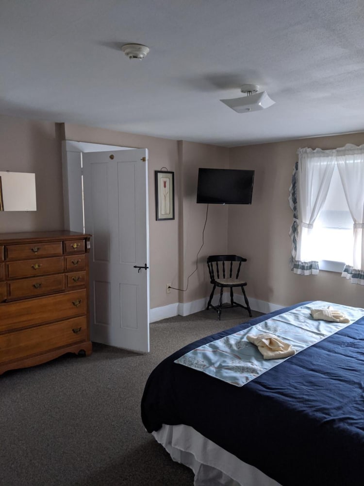 Lake Shore Farm Inn - photo 12