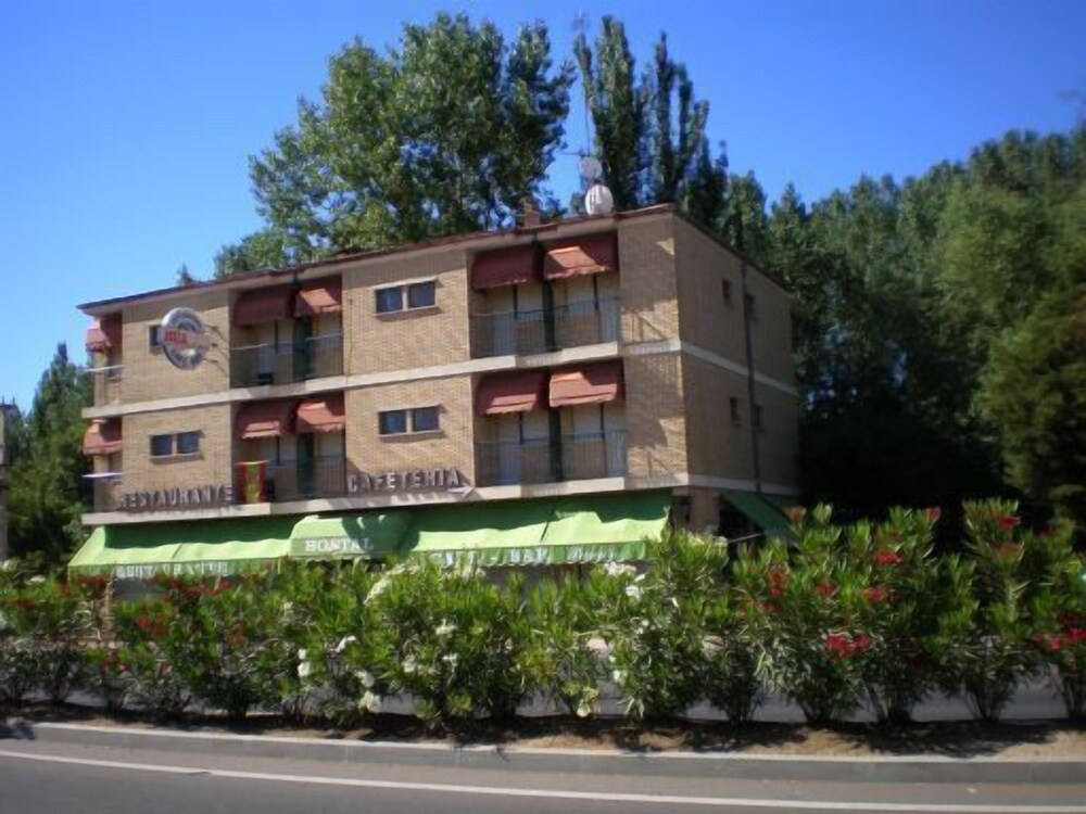 Hostal Nuevo Paraiso 8301039 — Santa Marta De Tormes