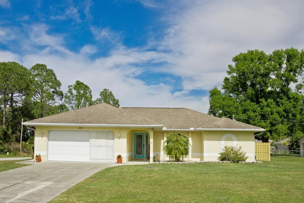Classic Floridian Oasis w Pool in North Port, United States