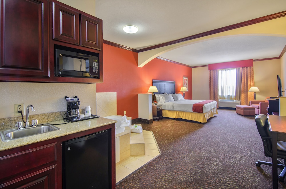 Holiday Inn Express Hotel & Suites Terrell by IHG - photo 12