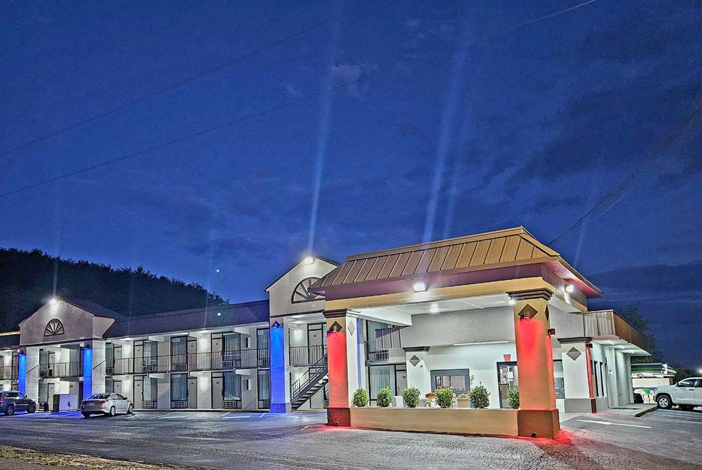 Super 8 by Wyndham Marion NC in Marion, United States