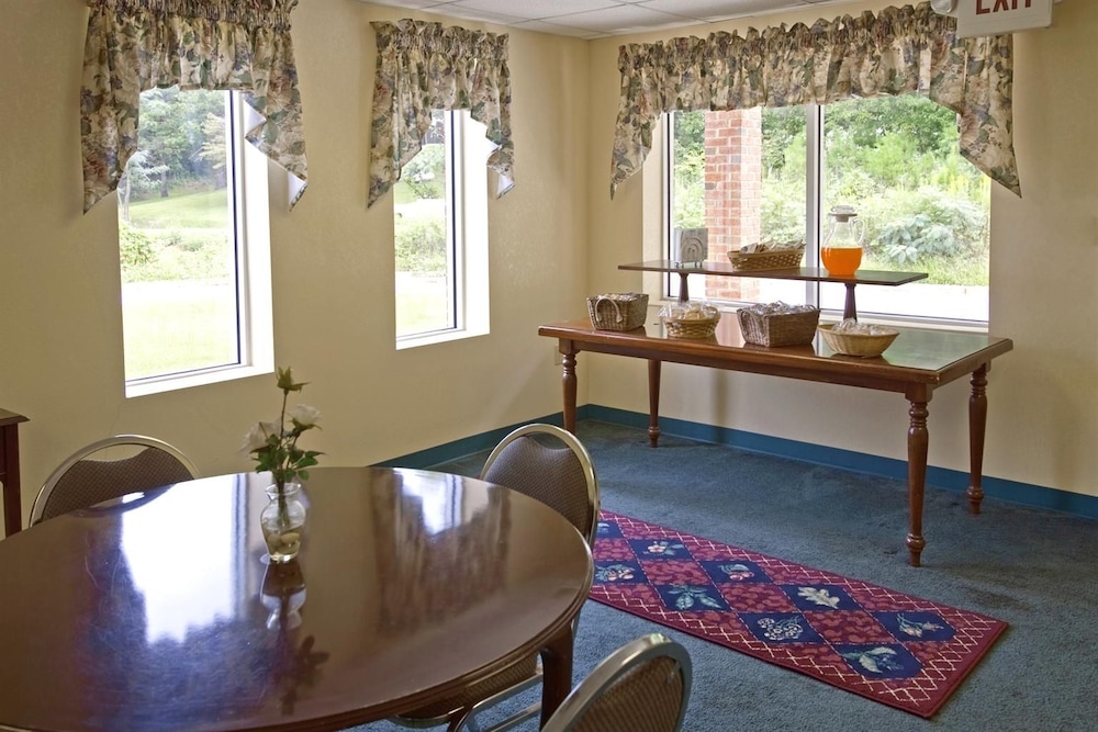 Americas Inn - photo 24