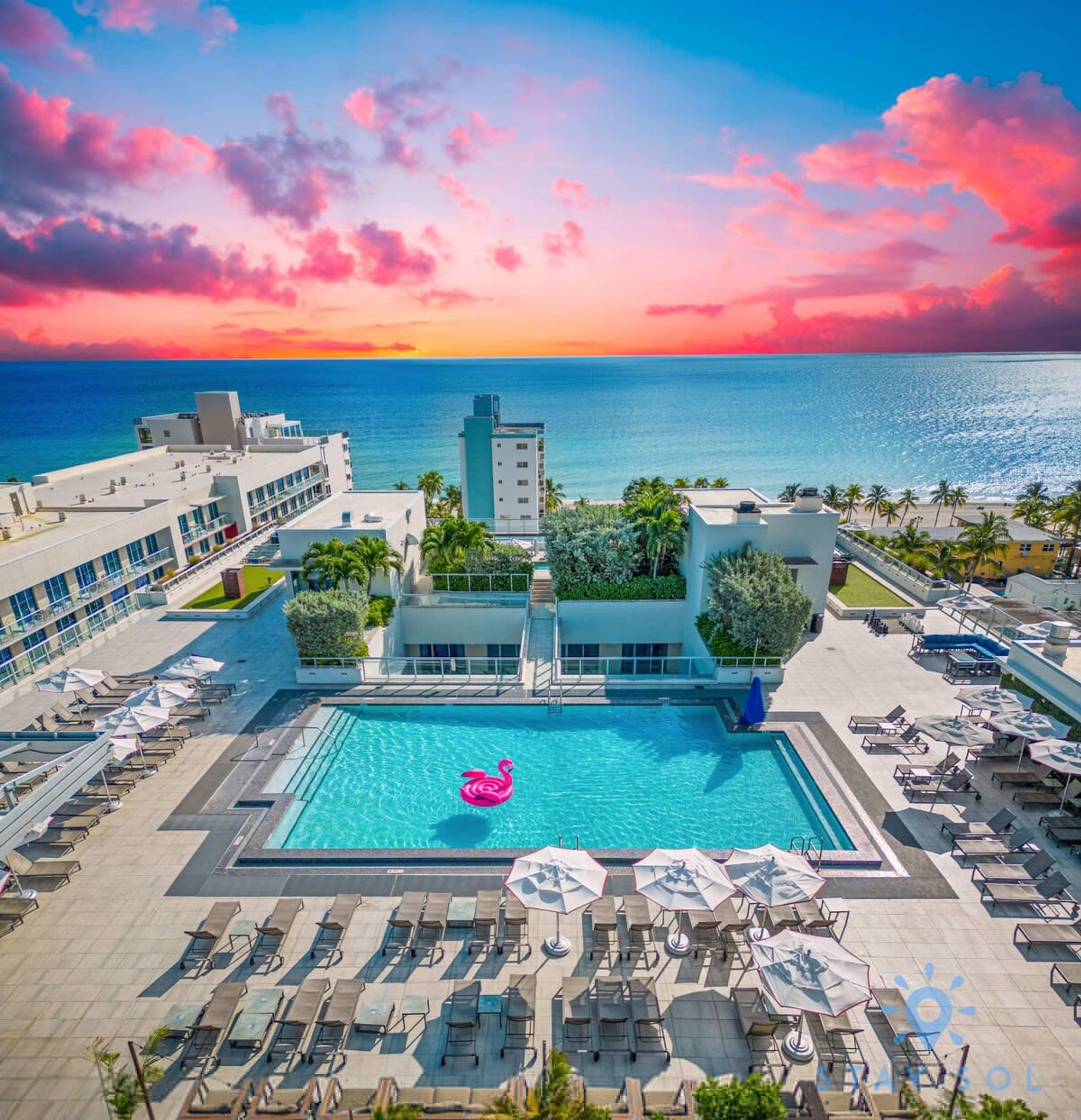 Amazing Pool Hot Tub Gym Near Beach — 4-Star Luxury Hotel in Hollywood, United States