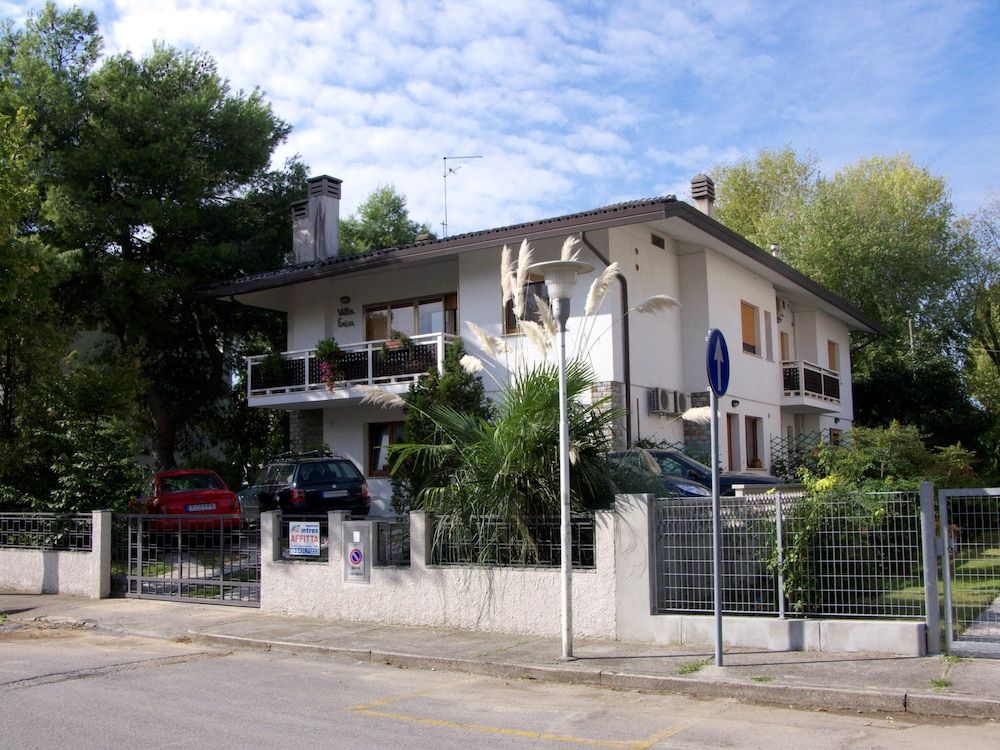 Villa Erica — 4-Star Luxury Hotel in Lignano Sabbiadoro, Italy
