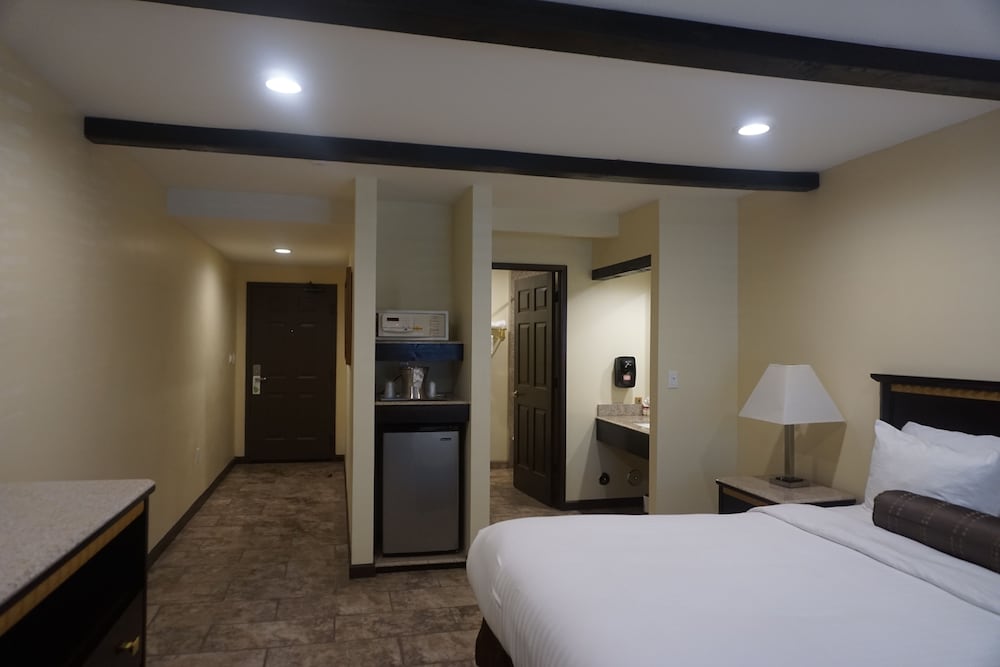 Tuscan Garden Inn - photo 38