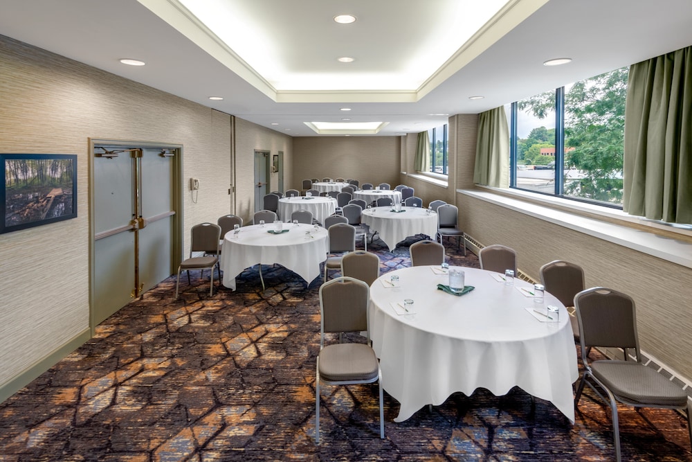 Holiday Inn & Suites Pittsfield Berkshires by IHG - photo 53