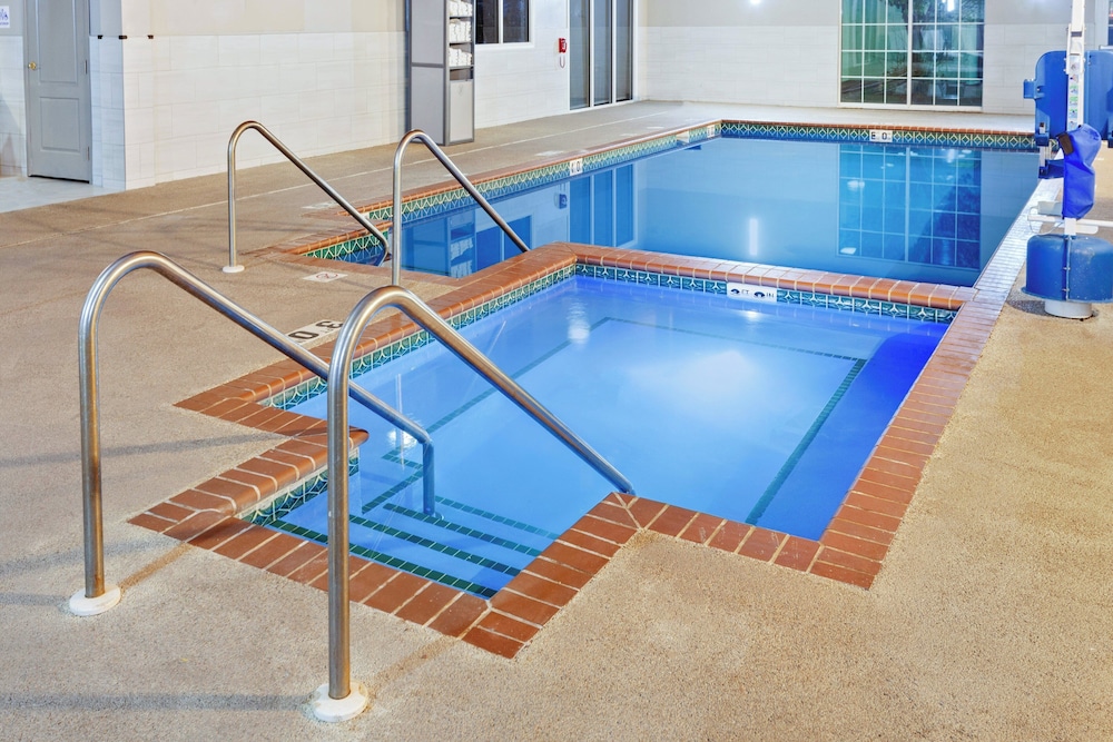 Holiday Inn Express & Suites Port Washington by IHG - photo 33