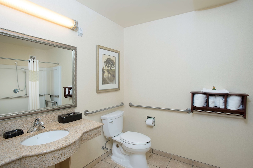 Hampton Inn & Suites Cincinnati Union Center - photo 32