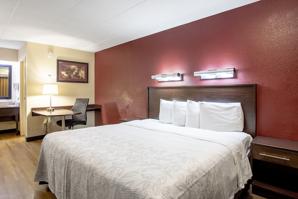 Red Roof Inn PLUS Baltimore Washington DC BWI Airport - photo 12