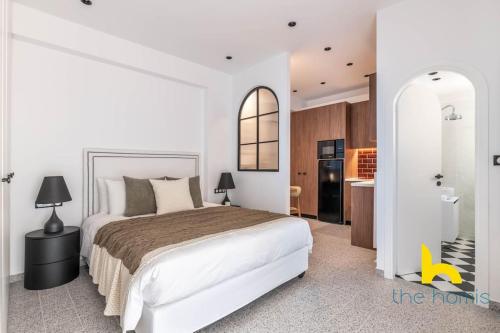 Athenian Retro Chic Studio Steps From Kalimarmaro — 4-Star Luxury Hotel in Athens, Greece