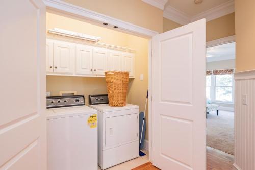 Alta Mira by Oak Island Accommodations - photo 31