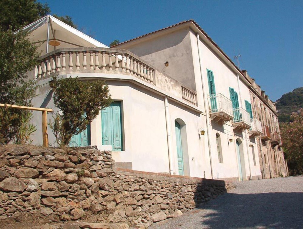 Villa Caferì — 4-Star Luxury Hotel in Gioiosa Marea, Italy