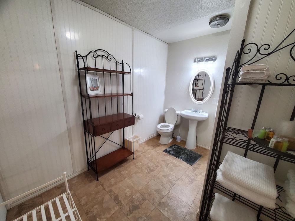 Butterfield Inn Main Street Cottages - photo 40