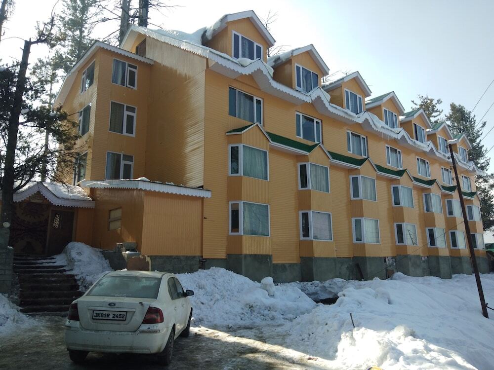 Hotel Zahgeer Continental - carbon neutral hotel in Srinagar