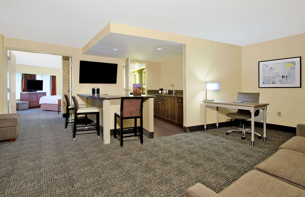 Hampton Inn & Suites Columbus Downtown - photo 30