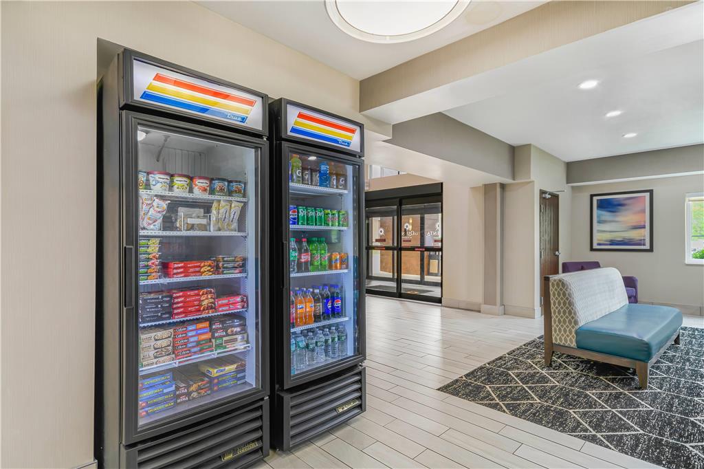 La Quinta Inn & Suites by Wyndham Batavia - photo 46