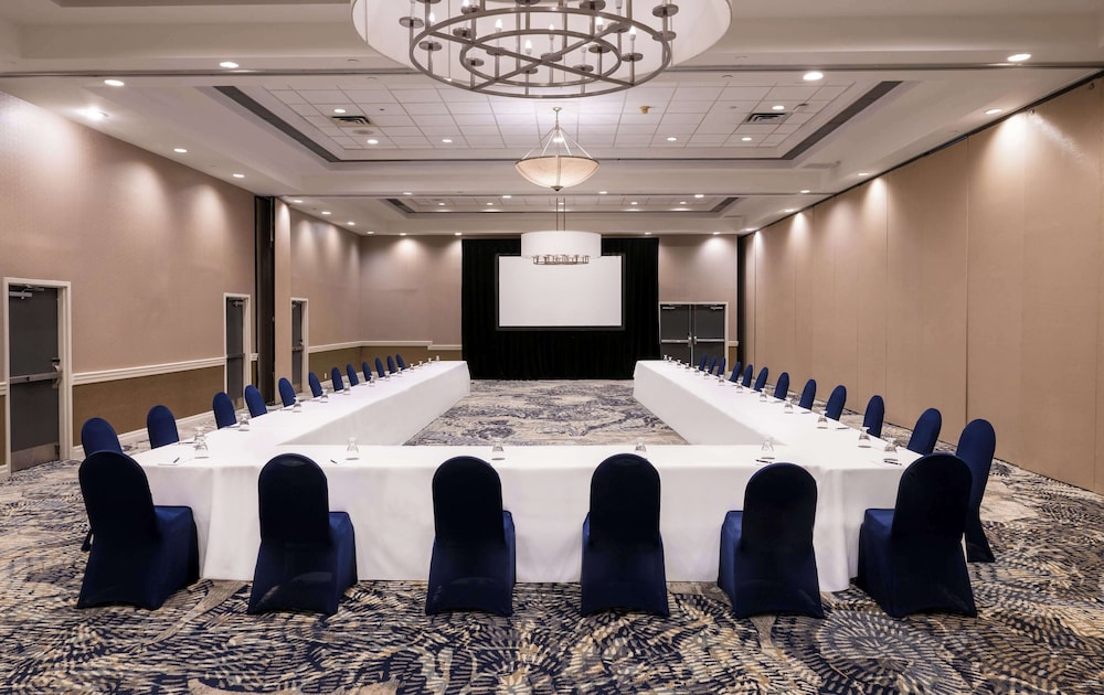DoubleTree by Hilton Hotel Newark Airport - photo 68