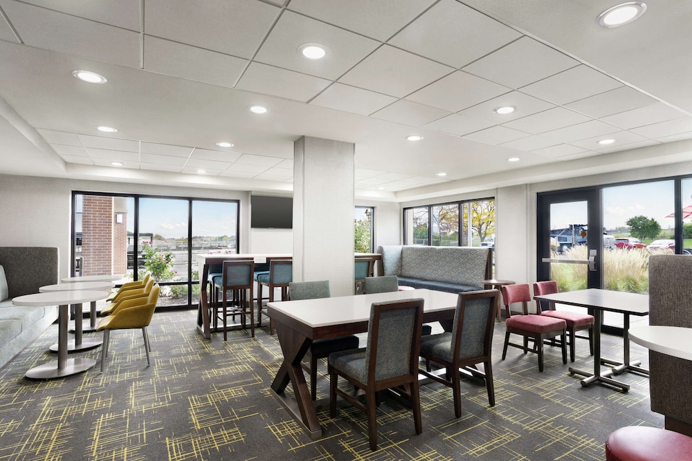 Hampton Inn Milwaukee Brookfield — Brookfield — photo 5